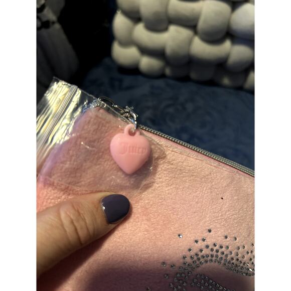 Juicy Couture Fuzzy Pink Cosmetic Travel Case NWT - Picture 6 of 8